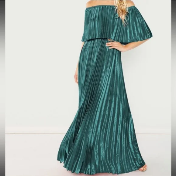 ๐๐Green Pleated Off Shoulder Dress ๐ ๐ - Picture 3 of 4